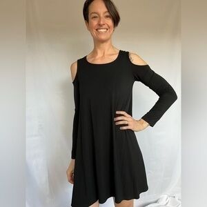 ✨NWT✨ Garage Cold Shoulder Soft Jersey Swing Dress size M